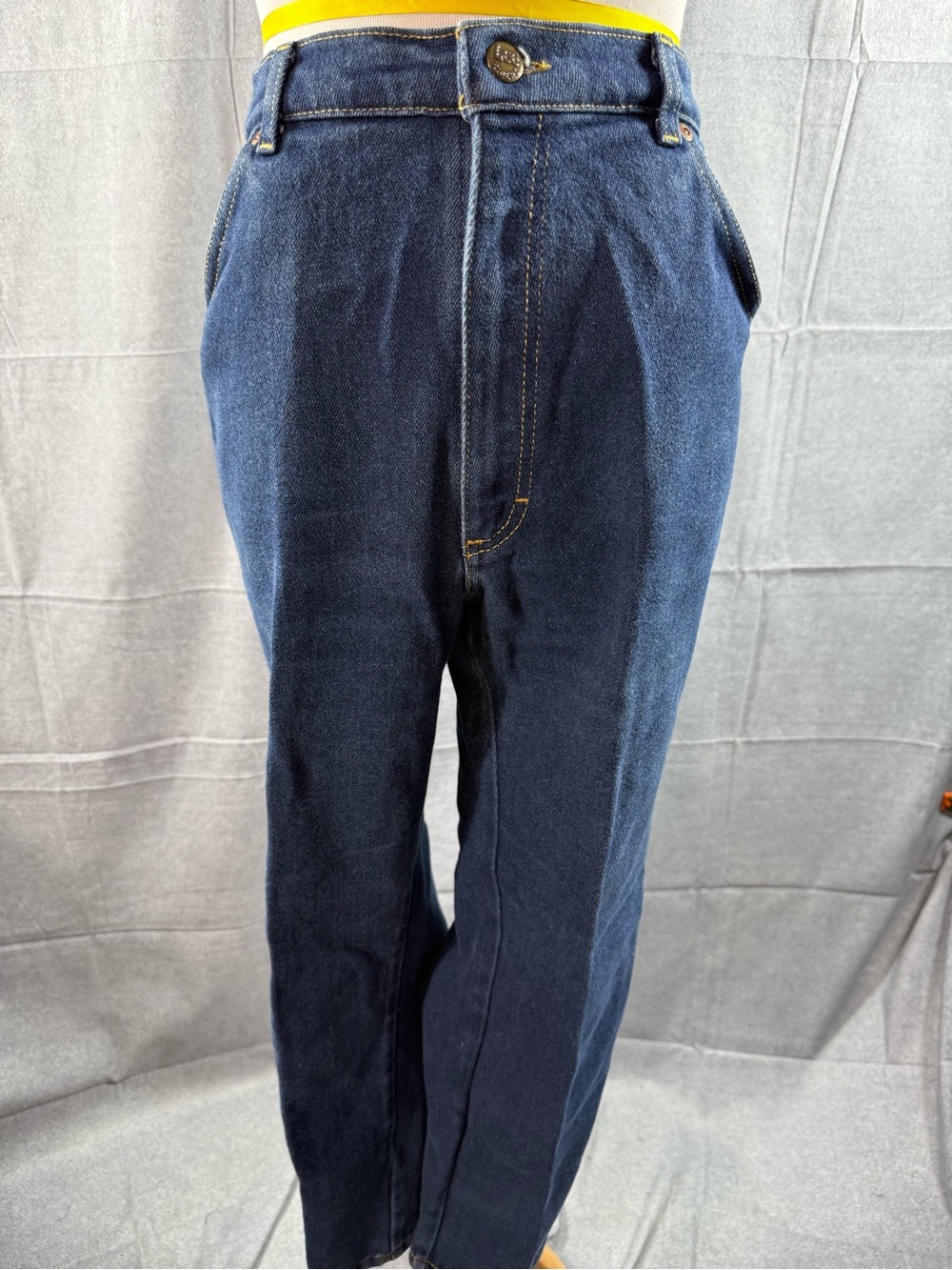 3154-90s VTG Levi's Women's Straight Leg Dark Blue Jeans